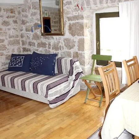 Comfortable In Betina, 52 M², Air-conditioned Apartman Betina