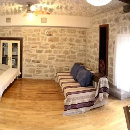 Apartman Comfortable In Betina, 52 M², Air-conditioned *