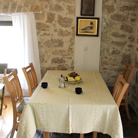 Comfortable In Betina, 52 M², Air-conditioned Apartman Betina