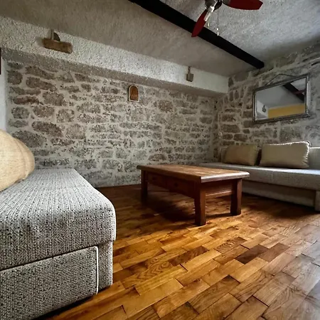 Comfortable In Betina, 52 M², Air-conditioned Appartement *