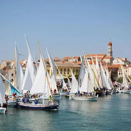 Comfortable In Betina, 52 M², Air-conditioned Apartman *