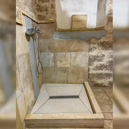 Apartman Comfortable In Betina, 52 M², Air-conditioned *