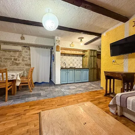 Comfortable In Betina, 52 M², Air-conditioned Appartement *