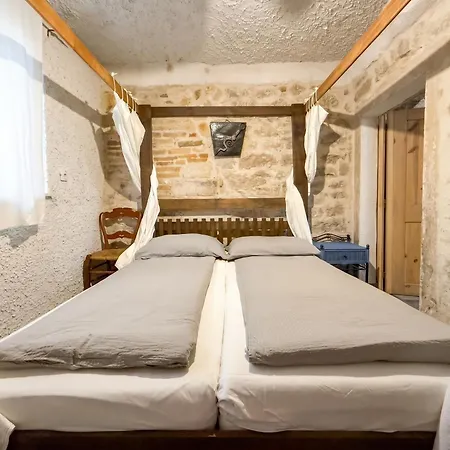 Comfortable In Betina, 52 M², Air-conditioned *