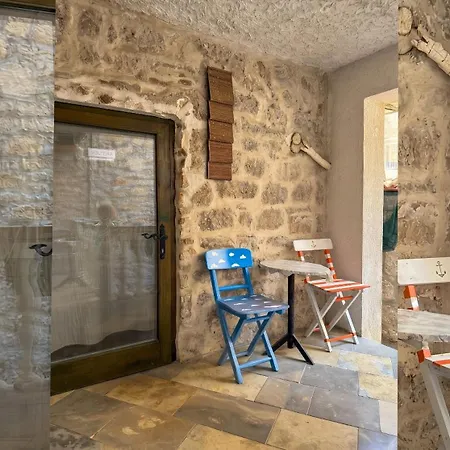 Comfortable In Betina, 52 M², Air-conditioned Apartmán *