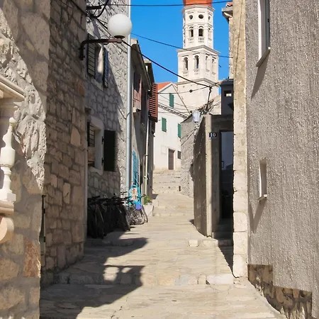 Comfortable In Betina, 52 M², Air-conditioned Apartmán