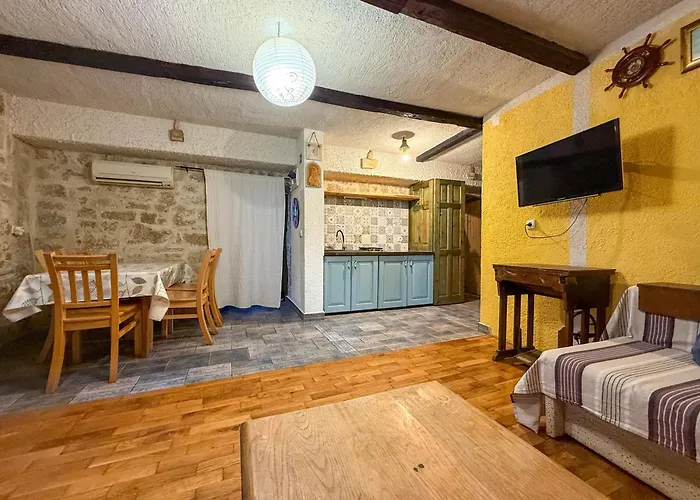 Comfortable In Betina, 52 M², Air-conditioned Apartamento *